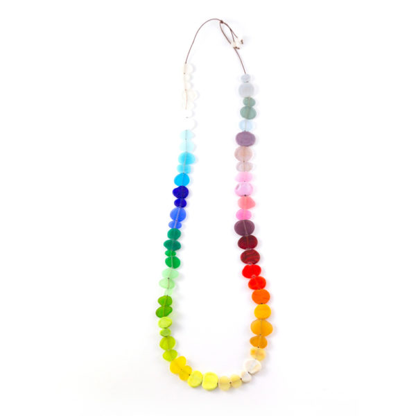collier en perles de verre multicolor
