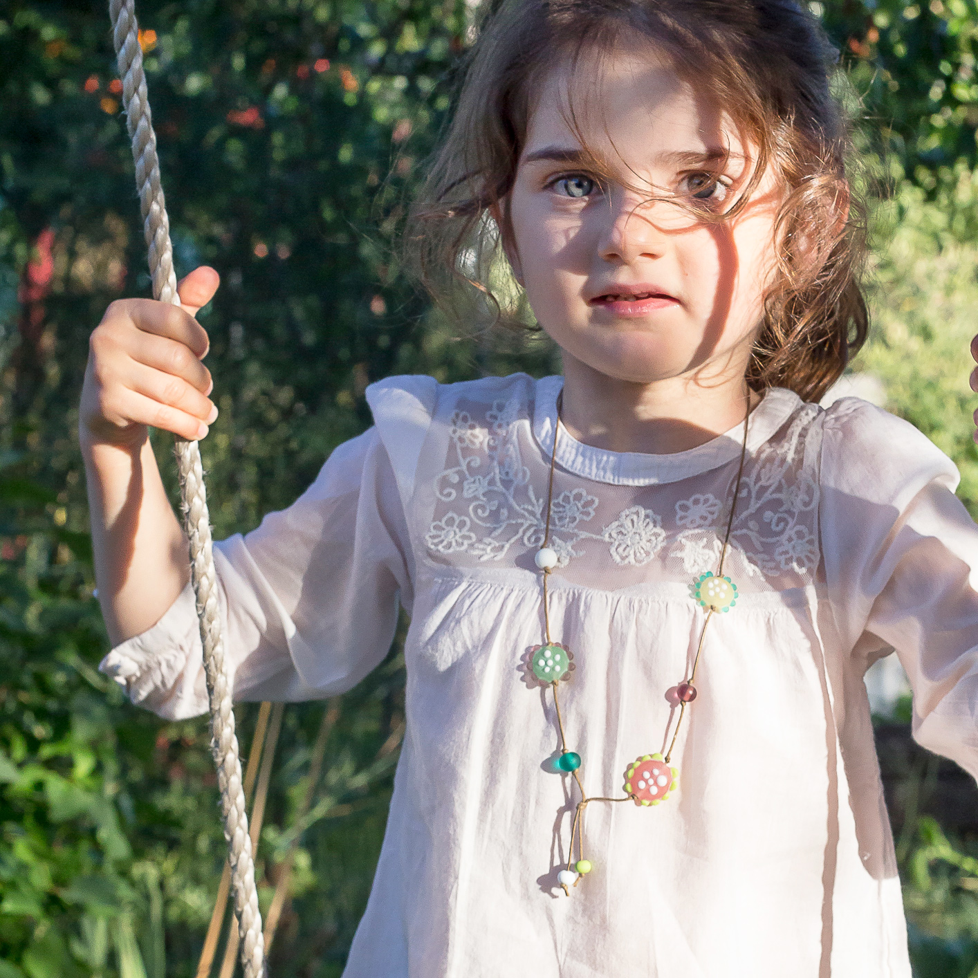 Sautoir Lily Pastel, bijou pour enfant aux couleurs pastels - Lilas Force
