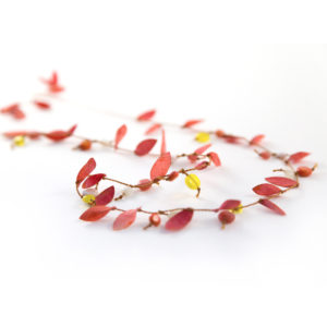 Grand collier fait à la main par la créatrice Lilas Force